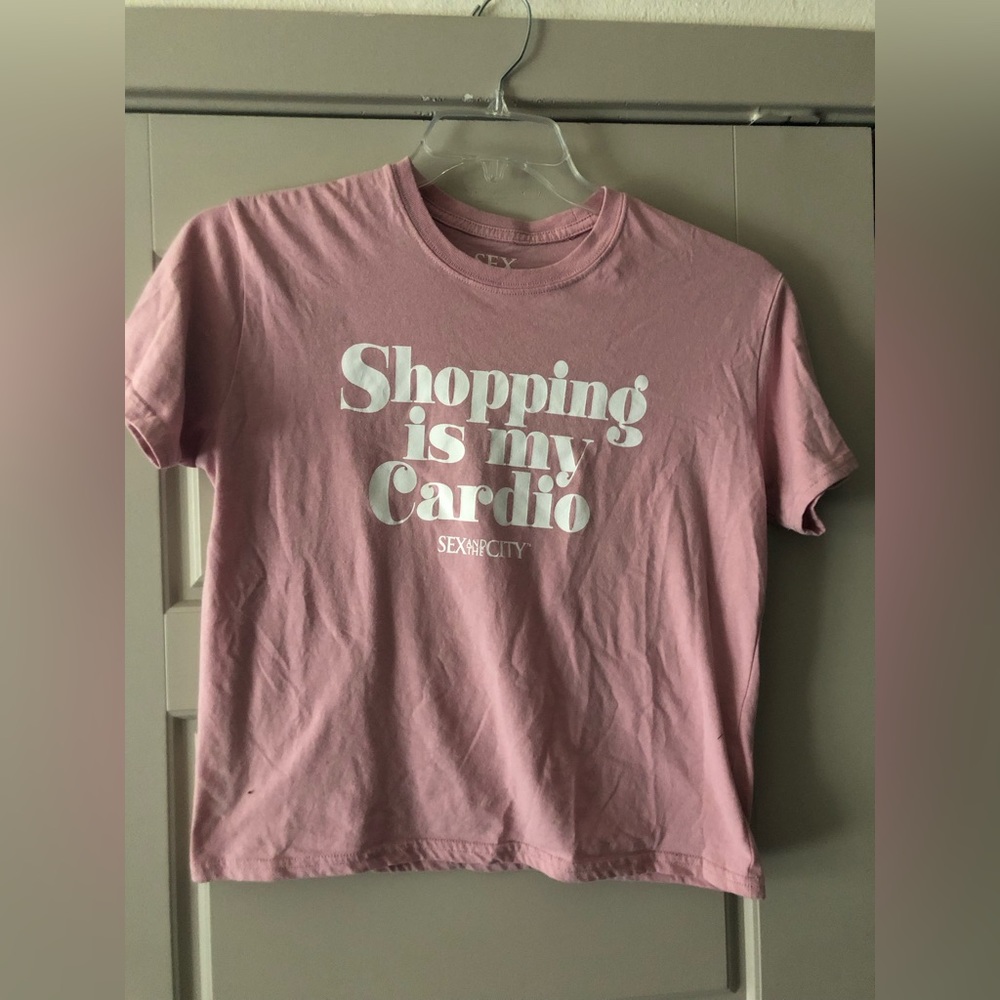 SEX AND THE CITY CROPPED GRAPHIC TEE